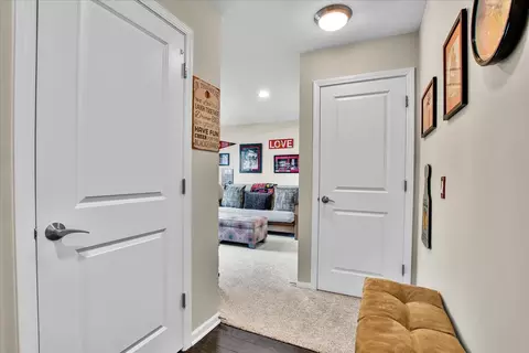 Entry Way - 300 Lexington Ln, Rolling Meadows, IL 60008 photo 2 of 3