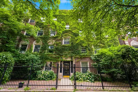 6121 N Hoyne Ave #3S, Chicago, IL 60640