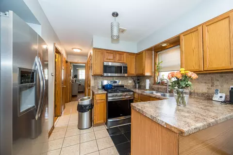 Kitchen - 10120 S Torrence Ave, Chicago, IL 60617 photo 1 of 2