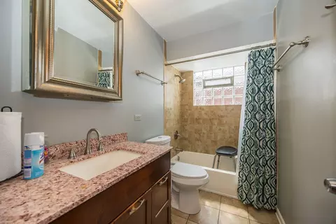 Bath - 10120 S Torrence Ave, Chicago, IL 60617 photo 1 of 2