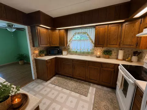 Kitchen - 536 Dwight St, Kewanee, IL 61443 photo 2 of 4