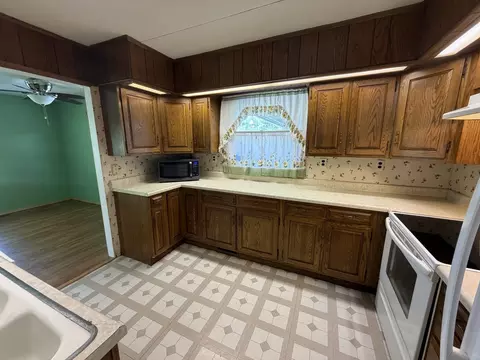 Kitchen - 536 Dwight St, Kewanee, IL 61443 photo 1 of 4