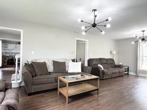 Living - 1414 W Budd Blvd, Kankakee, IL 60901 photo 2 of 3