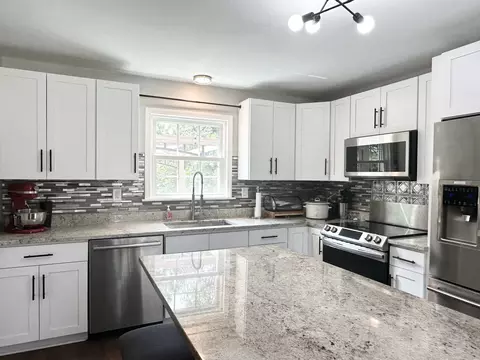 Kitchen - 1414 W Budd Blvd, Kankakee, IL 60901 photo 2 of 8