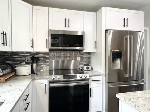 Kitchen - 1414 W Budd Blvd, Kankakee, IL 60901 photo 3 of 8