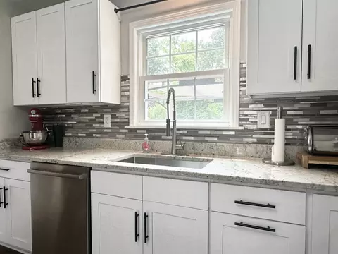 Kitchen - 1414 W Budd Blvd, Kankakee, IL 60901 photo 6 of 8