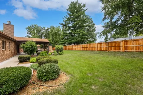 Exterior - 9 Vale Ct, Moline, IL 61265 photo 3 of 8