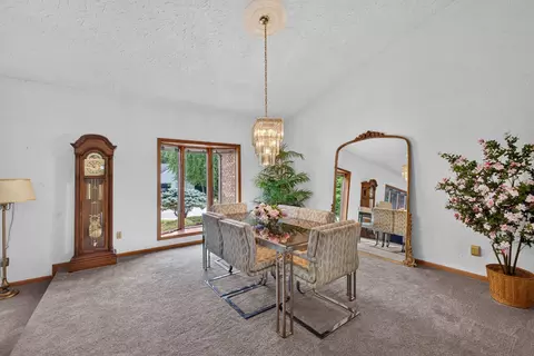 Dining - 9 Vale Ct, Moline, IL 61265 photo 2 of 3