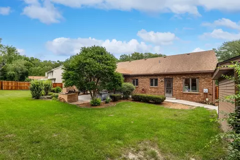Exterior - 9 Vale Ct, Moline, IL 61265 photo 7 of 8