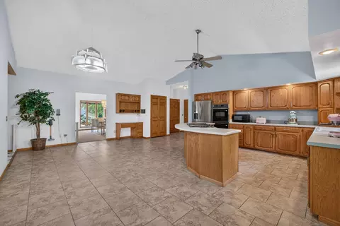 Kitchen - 9 Vale Ct, Moline, IL 61265 photo 2 of 6