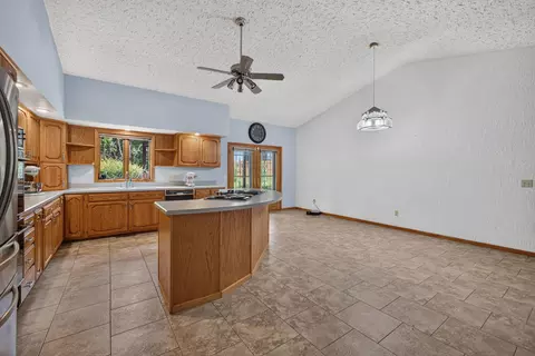 Kitchen - 9 Vale Ct, Moline, IL 61265 photo 6 of 6