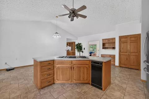 Kitchen - 9 Vale Ct, Moline, IL 61265 photo 4 of 6