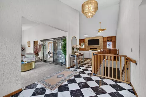 Entry Way - 9 Vale Ct, Moline, IL 61265 photo 1 of 4