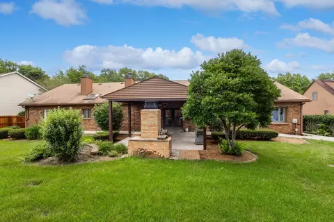 Exterior - 9 Vale Ct, Moline, IL 61265 photo 5 of 8