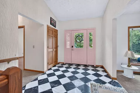 Entry Way - 9 Vale Ct, Moline, IL 61265 photo 2 of 4