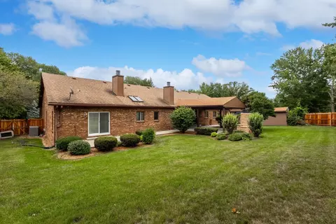 Exterior - 9 Vale Ct, Moline, IL 61265 photo 4 of 8