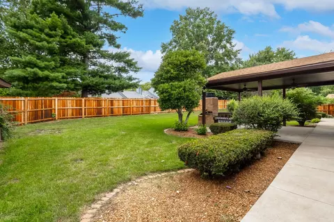 Exterior - 9 Vale Ct, Moline, IL 61265 photo 6 of 8