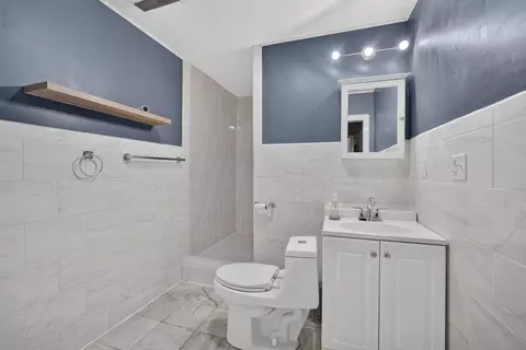 Bath - 9 Vale Ct, Moline, IL 61265 photo 5 of 5