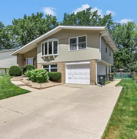 Exterior - 2308 Birch Ln, Rolling Meadows, IL 60008 photo 2 of 6
