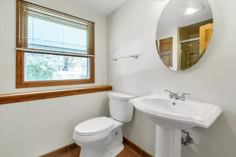 Bath - 2308 Birch Ln, Rolling Meadows, IL 60008 photo 2 of 3