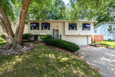 2928 Oxford Dr, Bettendorf, IA 52722