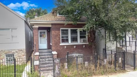4928 W Congress Pkwy, Chicago, IL 60644