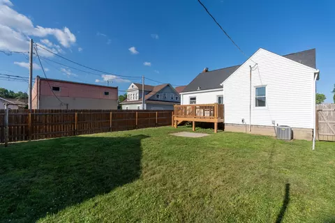 Exterior - 2317 29th St, Moline, IL 61265 photo 6 of 9
