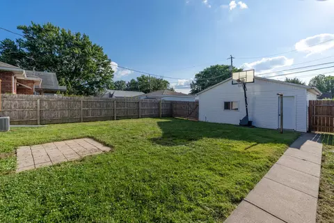 Exterior - 2317 29th St, Moline, IL 61265 photo 5 of 9
