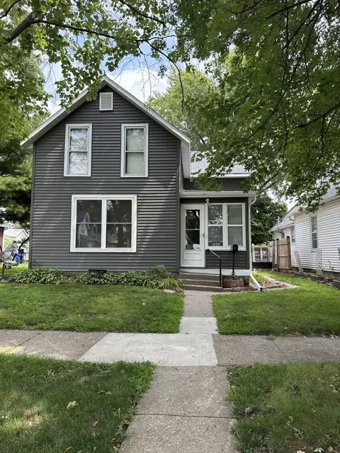 1915 Pershing Blvd, Clinton, IA 52732