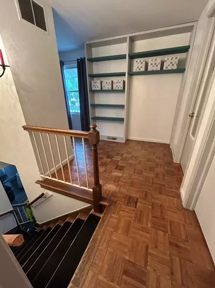 Entry Way - 1929 Whitingham Ln, Hoffman Estates, IL 60169 photo 4 of 6