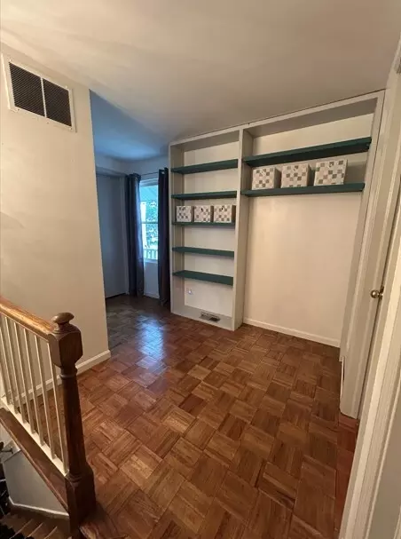 Entry Way - 1929 Whitingham Ln, Hoffman Estates, IL 60169 photo 5 of 6