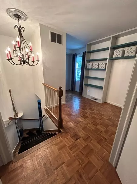 Entry Way - 1929 Whitingham Ln, Hoffman Estates, IL 60169 photo 3 of 6