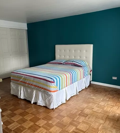 Bedroom - 1929 Whitingham Ln, Hoffman Estates, IL 60169 photo 1 of 7