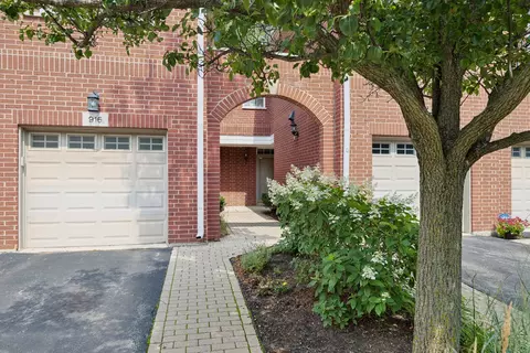 916 Enfield Dr #5-A2, Northbrook, IL 60062