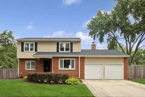 1050 E Kitson Dr, Palatine, IL 60074