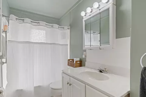 Bath - 1636 32nd St, Moline, IL 61265 photo 1 of 2