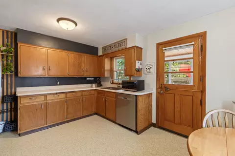 Kitchen - 1636 32nd St, Moline, IL 61265 photo 4 of 4