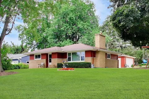 41588 N Illinois St, Zion, IL 60099