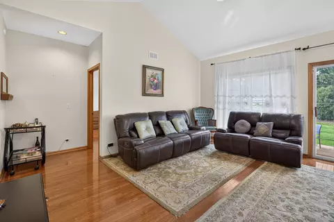 Other - 3932 Balmoral Ct, Rolling Meadows, IL 60008 photo 2 of 6