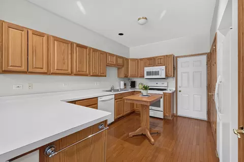 Kitchen - 3932 Balmoral Ct, Rolling Meadows, IL 60008 photo 1 of 4