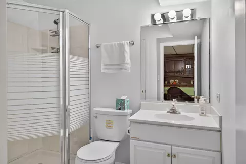 Bath - 3932 Balmoral Ct, Rolling Meadows, IL 60008 photo 4 of 4