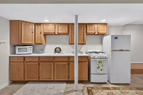 Kitchen - 3932 Balmoral Ct, Rolling Meadows, IL 60008 photo 4 of 4