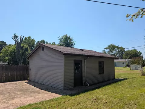 Exterior - 109 Belcher St, Anna, IL 62906 photo 7 of 9