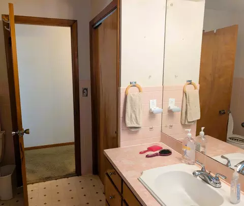 Bath - 109 Belcher St, Anna, IL 62906 photo 1 of 3