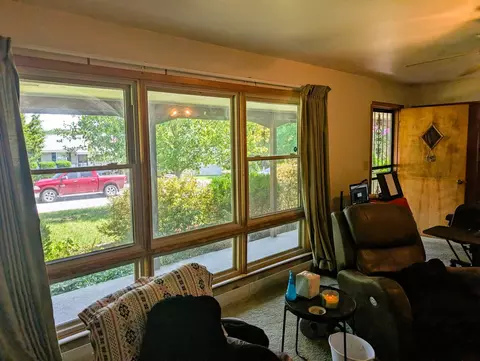 Living - 109 Belcher St, Anna, IL 62906 photo 2 of 3