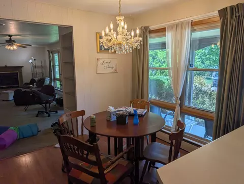 Dining - 109 Belcher St, Anna, IL 62906 photo 1 of 2