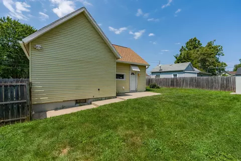 Exterior - 501 17th Ave, Moline, IL 61265 photo 7 of 9