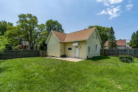 Exterior - 501 17th Ave, Moline, IL 61265 photo 5 of 9