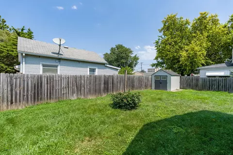 Exterior - 501 17th Ave, Moline, IL 61265 photo 8 of 9