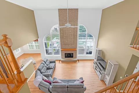 Living - 1470 Boulder Bluff Ln, Algonquin, IL 60102 photo 6 of 6